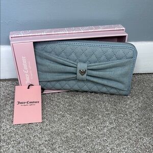 NWT Juicy Couture Blue Tied With A Bow Zip Around Quilted Wallet